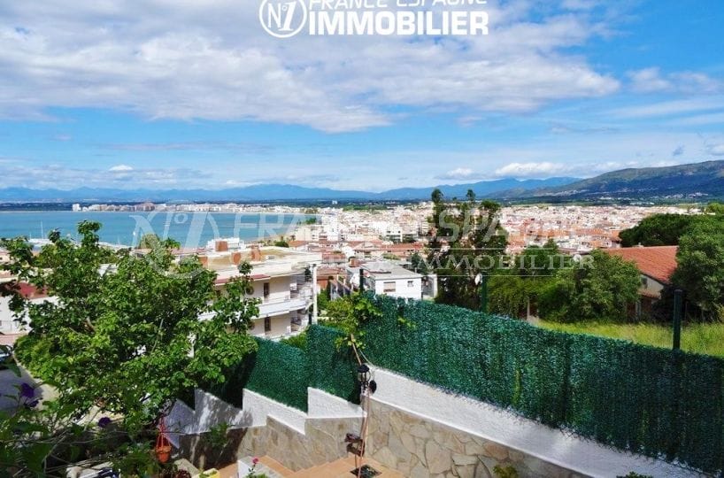 villa ref.2560, avec vue mer, proche plage, garage et cave, agence immobiliere rosas