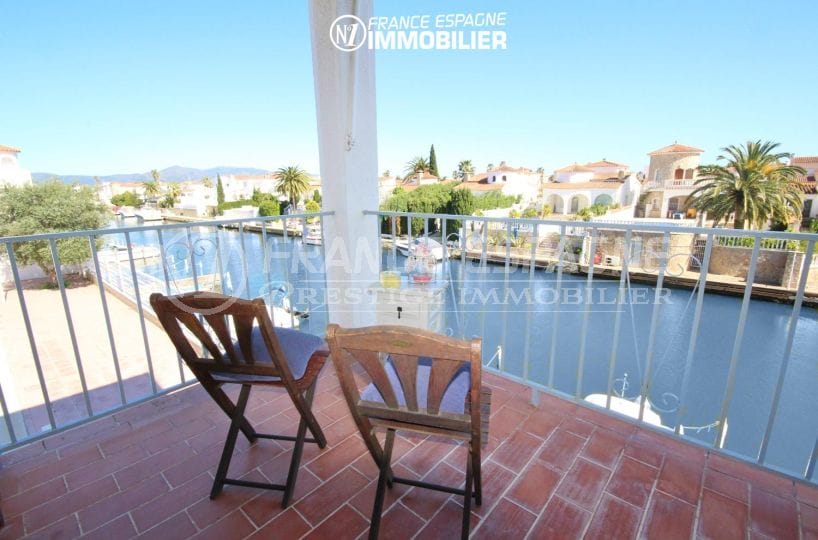immobilier empuriabrava: appartement avec amarre, piscine, vue sur marina