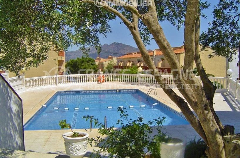 immo roses espagne: villa ref.2945, secteur résidentiel, terrasse véranda, garage et piscine