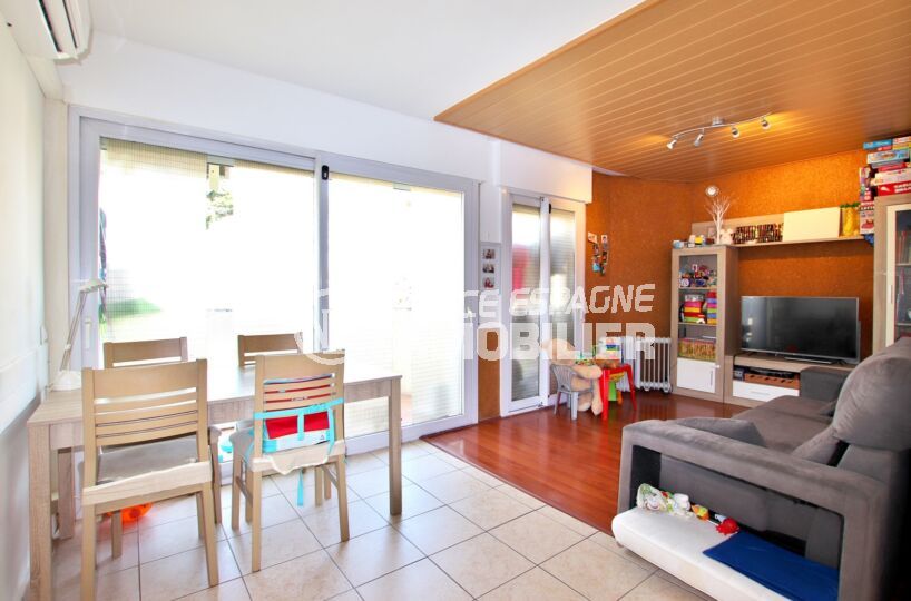 achat appartement costa brava, 3 pièces 55 m², séjour avec accès à la terrasse