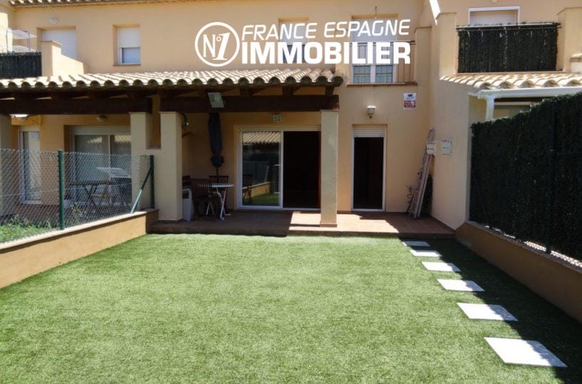 Empuriabrava - villa neuve 4 chambres - vue sur le jardin