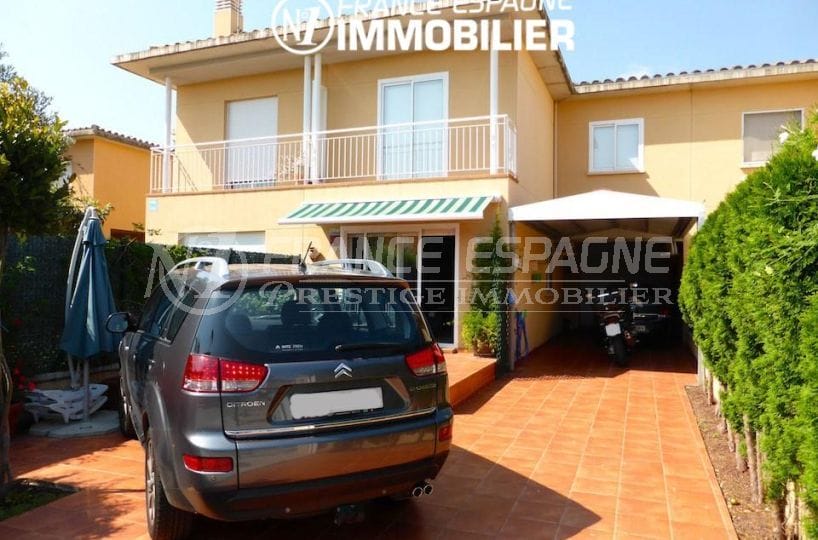 Villa Figueres proche commerces - vue sur l'entrée