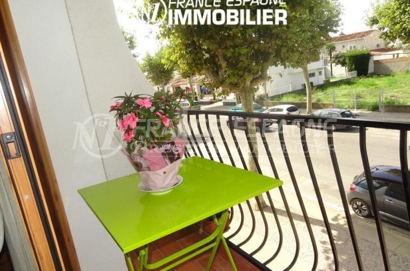 bel appartement petit prix, proche commerces - vue terrasse