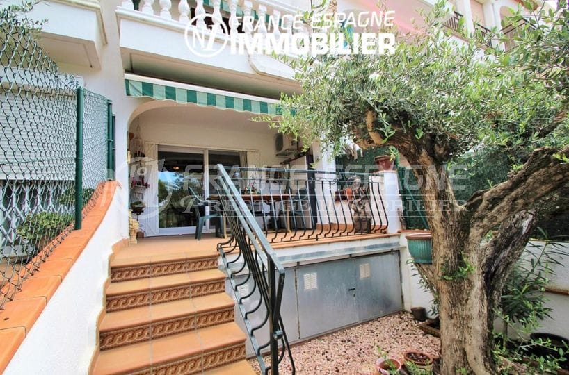 immo empuriabrava: belle maison adossée avec piscine commune