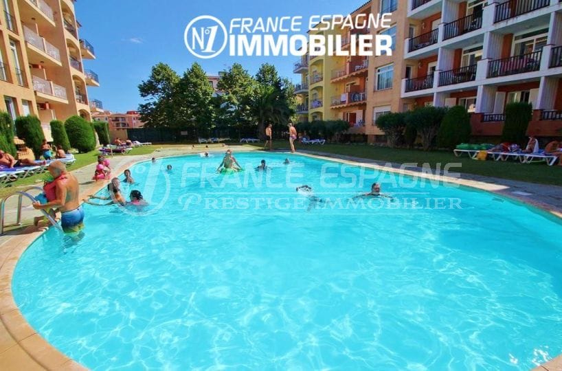 Empuriabrava - appartement proche plage - vue sur piscine commune