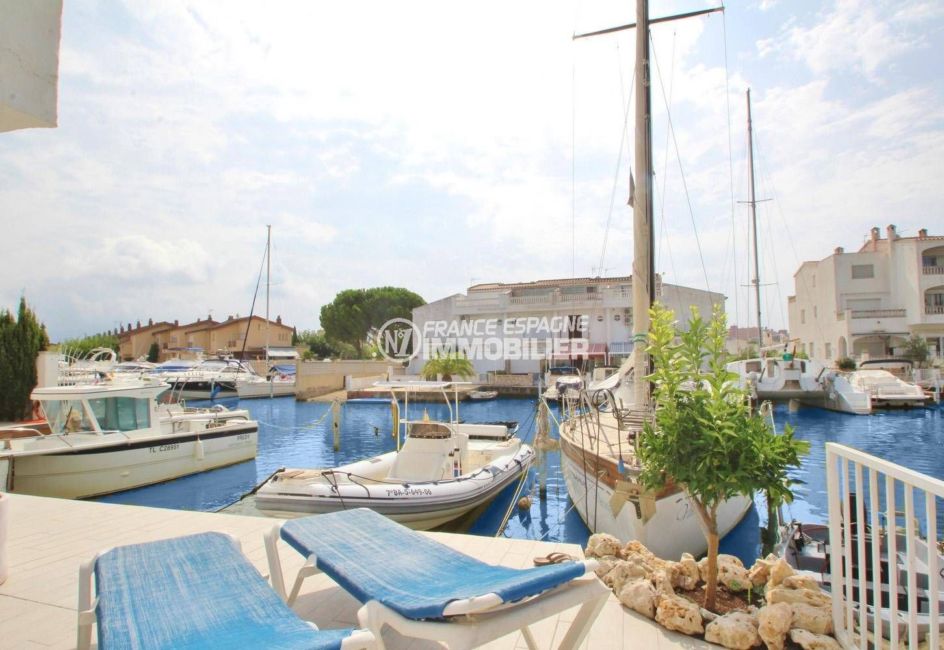 agence immo rosas: villa ref.3291, grande terrasse sur le canal à Santa Margarita Roses, amarre pour voilier