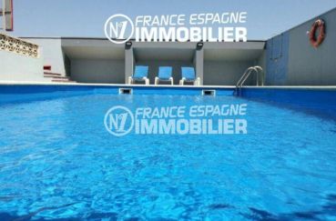 immobilier llanca: commerce hotel proche de la plage avec piscine, haute rentabilité
