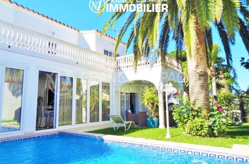 immo Empuriabrava - villa proche plage - vue sur la piscine