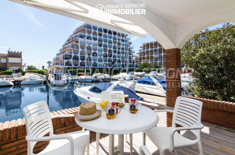 agence immobiliere empuriabrava: villa avec amarre, vue canal