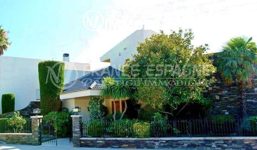 immo roses: ref.2786, villa de standing avec piscine & sauna intérieur, terrain de tennis + studio