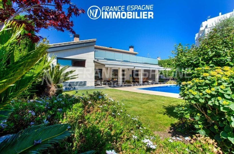 immo rosas: villa ref.3220, vue sur le canal avec amarre de 22 m, piscine, jardin