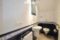 la costa brava: villa 179 m², aperçu des toilettes indépendantes avec lavabo