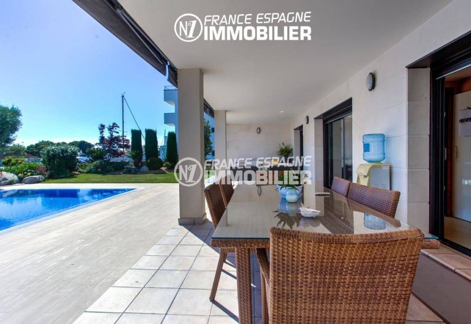 immobilier rosas: villa ref.3220, vue sur la terrasse avec piscine