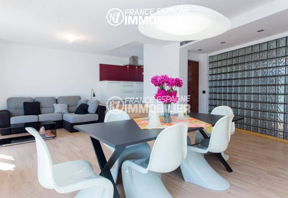 immo roses: villa ref.3220, appartement indépendant + cuisine ouverte sur le séjour