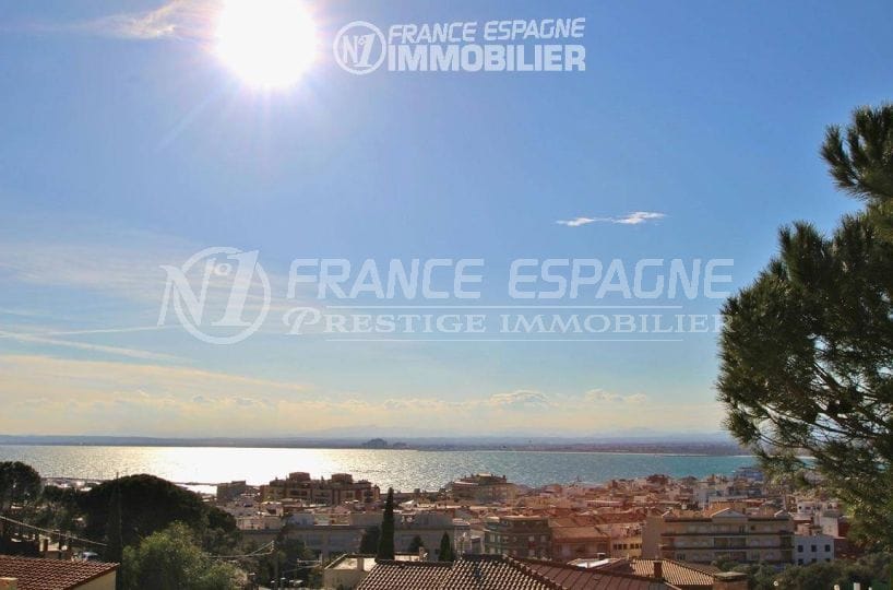 immo roses: villa ref.2827, vue mer, grand garage, véranda avec terrasse, piscine au sel