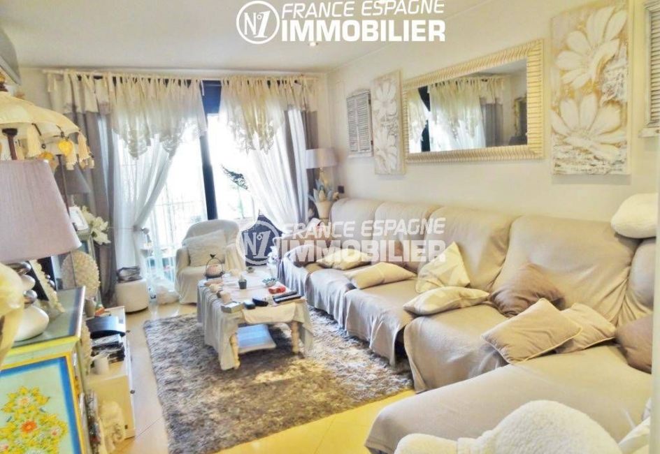 immobilier espagne costa brava: villa 200 m², salon / séjour avec accès terrasse