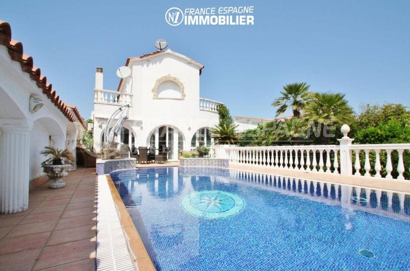Villa sur marina d'Empuriabrava - vue sur la piscine