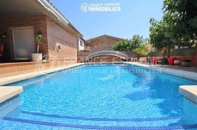 agence immo empuriabrava: grande villa individuelle de plain pied avec piscine