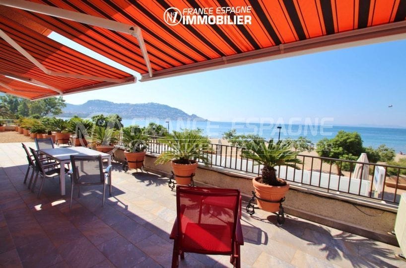 immo roses, front de mer plage à 20 m, grande terrasse vue mer, garage
