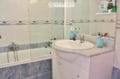 appartement a vendre empuriabrava, ref.3471, vue rapprochée de la salle de bains et son lavabo