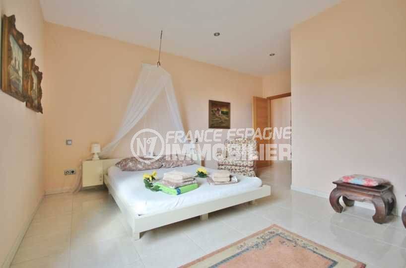 vente villa costa brava, ref.2364, deuxième chambre avec un lit double