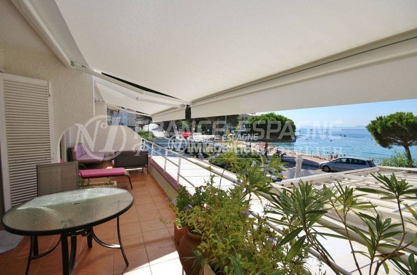 ROSES- MAGNIFIQUE APPARTEMENT FRONT MER