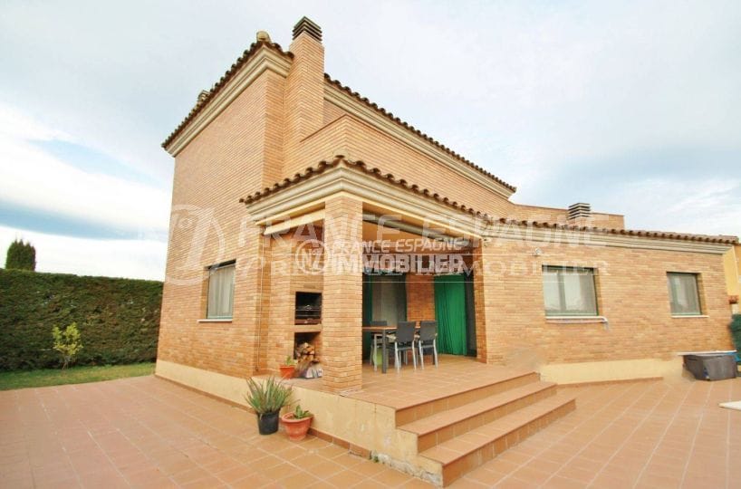 Agence immobilière Catalogne Espagne - Vue villa en façade
