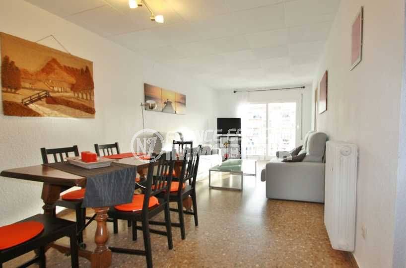 Appartement Empuriabrava vue salon, séjour lumineux bonne exposition sud