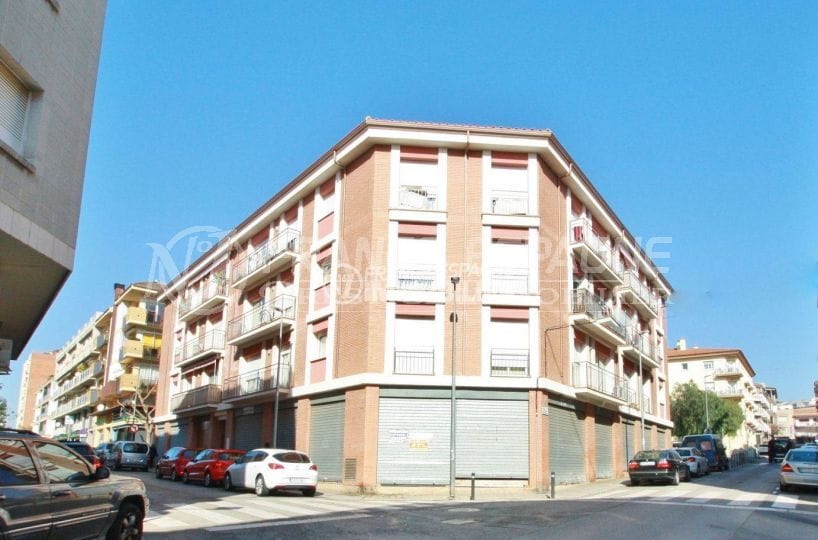 Local commercial plein centre ville Roses proche plage au pied des commerces