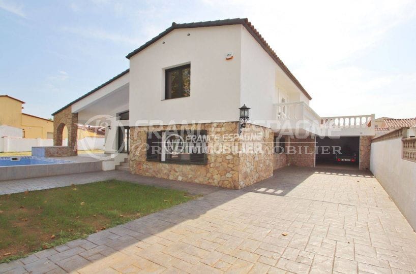 Empuriabrava villa avec terrain proche plage et piscine