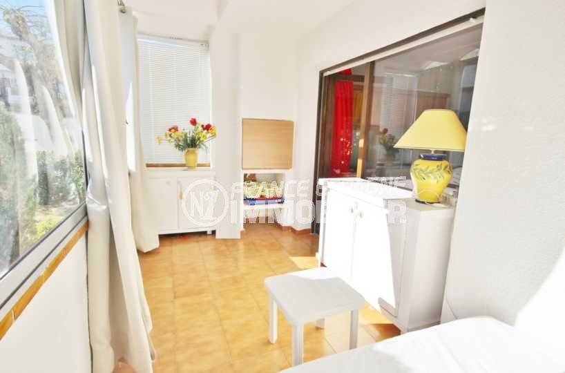 Terrasse lumineuse appartement Puig rom Roses