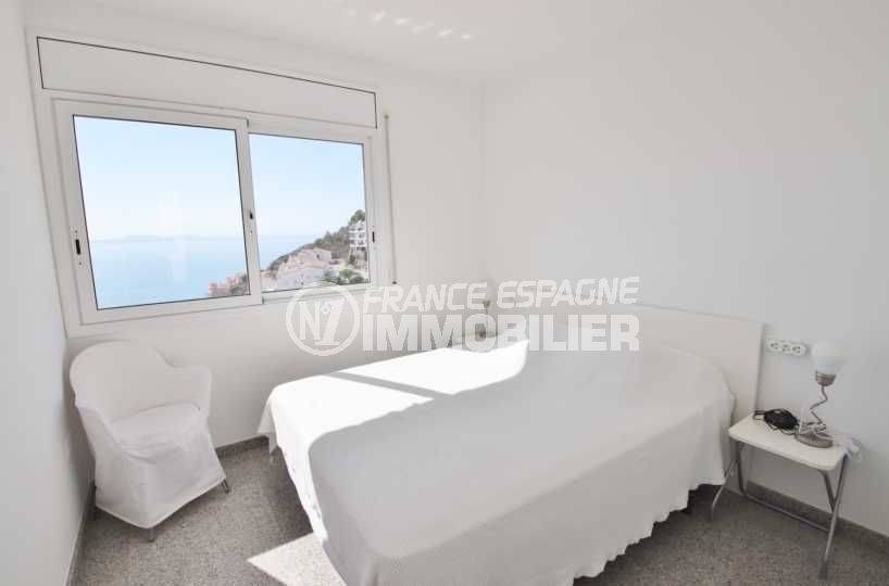 agence immobilière costa brava: villa 230 m², suite parentale avec lit double vue mer