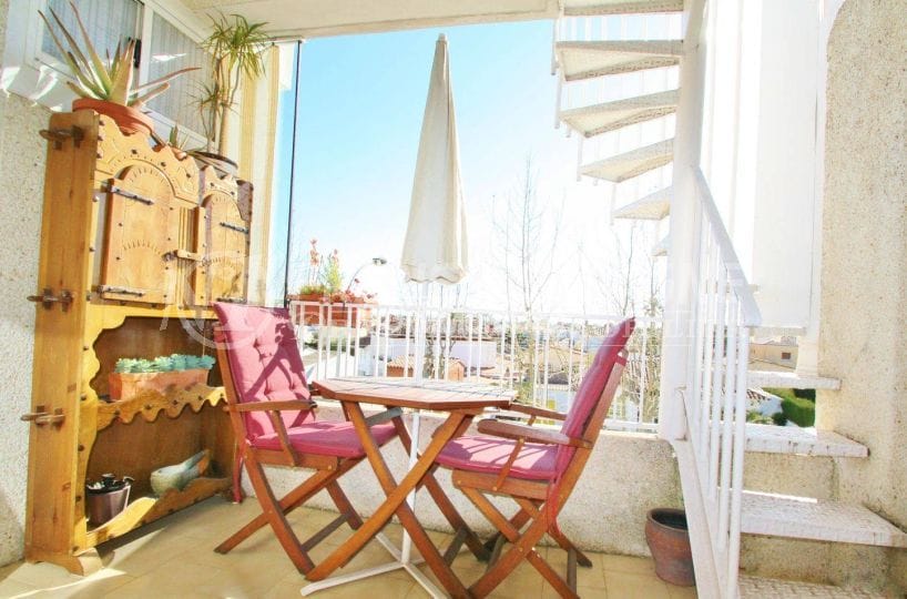 immo empuriabrava: studio 50 m² en duplex, petit prix, 2 terrasses & solarium