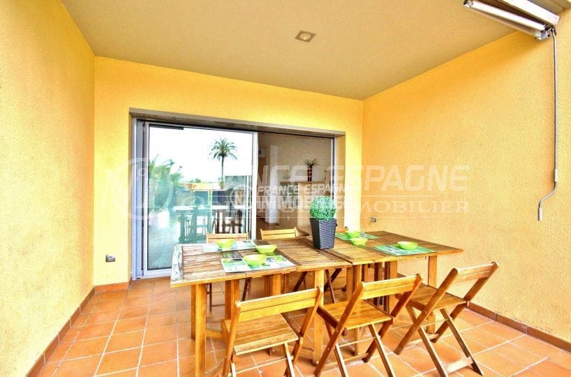 agence immobiliere rosas santa margarita: appartement 80 m² avec terrasse vue canal & piscine