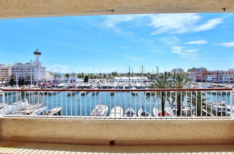 appartement empuriabrava, 81 m² avec terrasse vue mer et canal