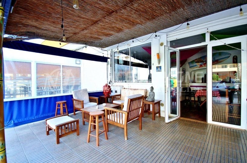 immo center roses, terrasse fond commerces
