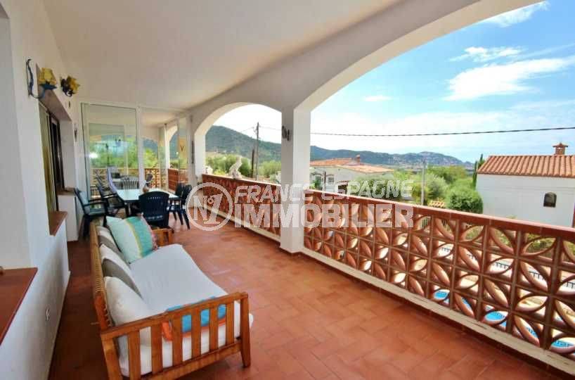 immo roses: maison 463 m² , la terrasse avec vue mer, ref.3702