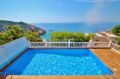 immobilier à rosas espagne: villa 65 m², aperçu de la piscine communautaire vue mer