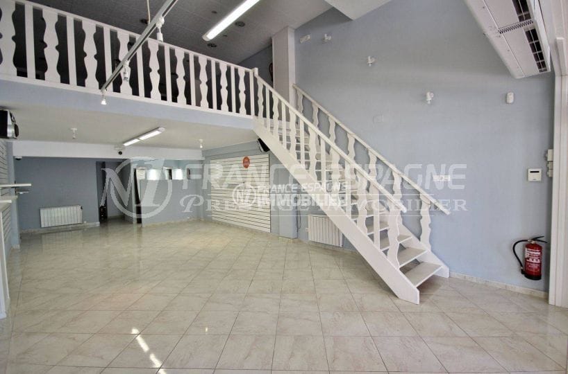 local commercial empuriabrava deux étages