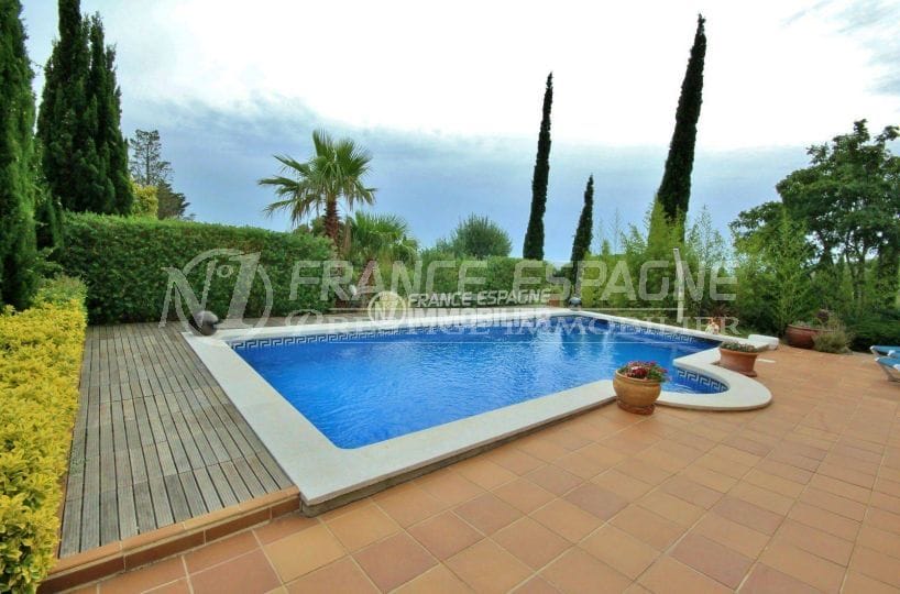 Villa vue sur la baie de Rosas avec piscine