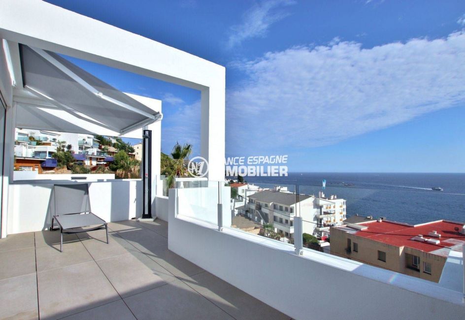 appartements a vendre a rosas, proche plage, grande terrasse de 59 m²  sublime vue mer