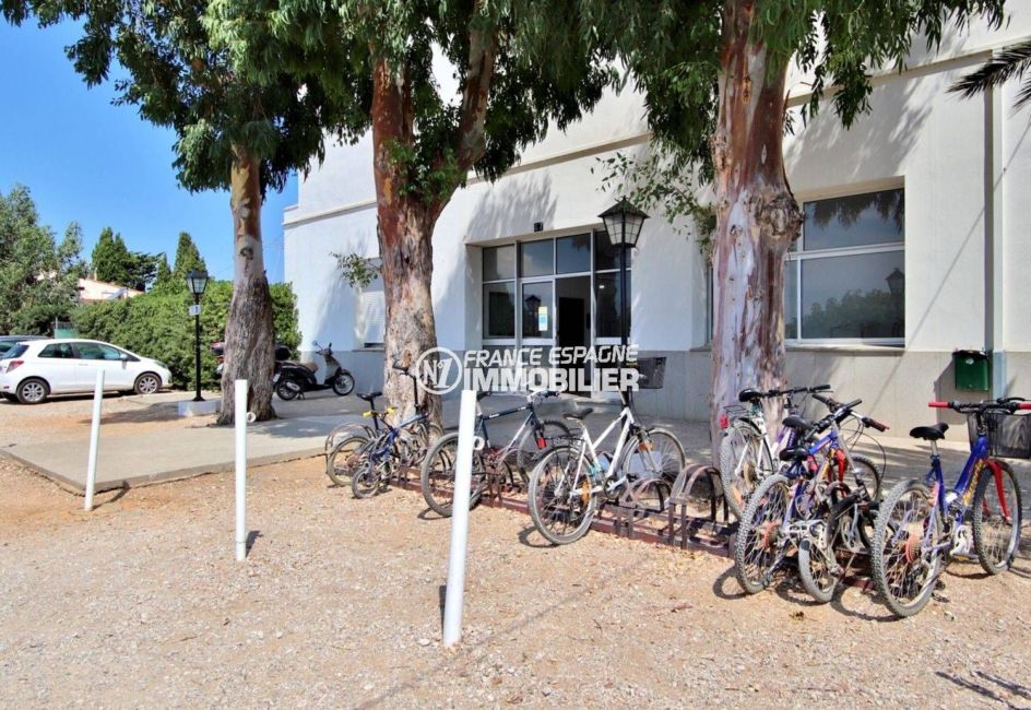 la costa brava: studio 27 m², secteur résidentiel parking vélo mis à disposition