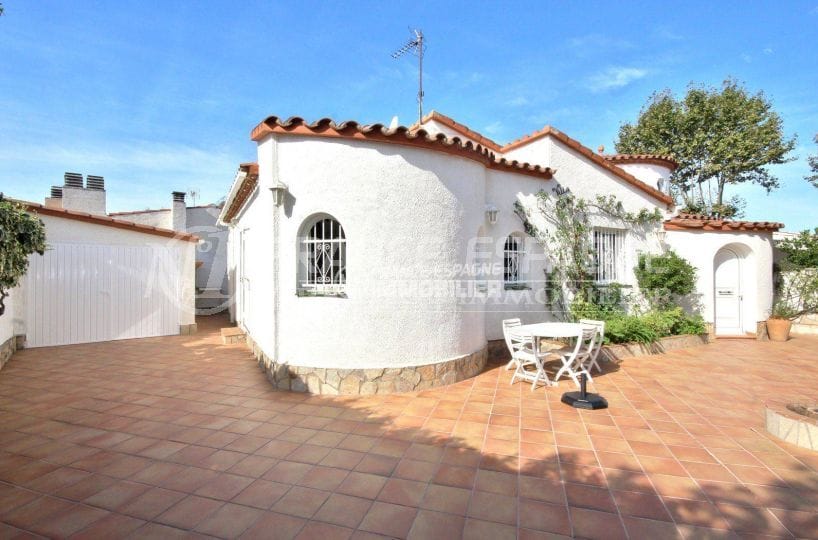 immo empuriabrava: villa plain-pied avec garage, possibilité pisicne, secteur prisé
