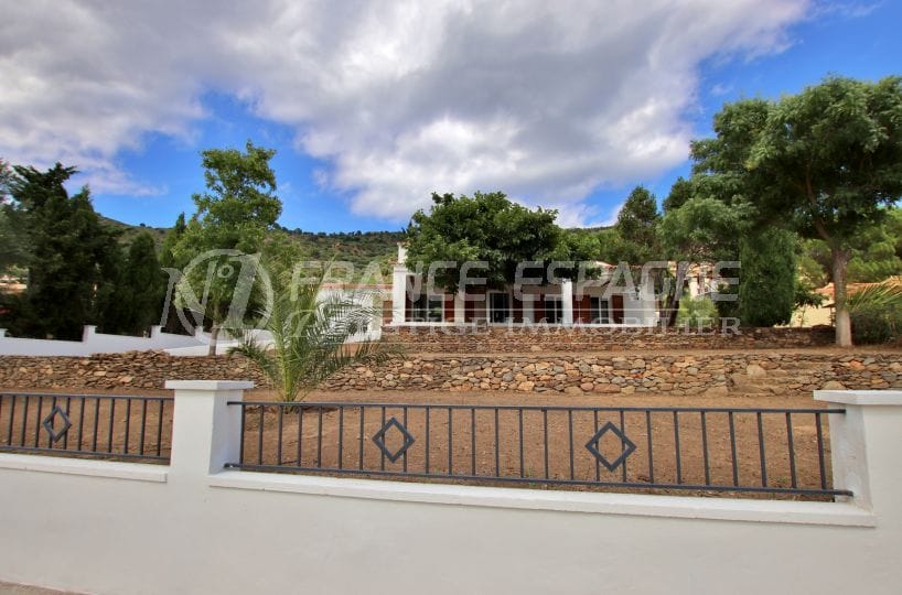 maison a vendre rosas, villa rénovée secteur résidentiel calme, garage, possibilité piscine