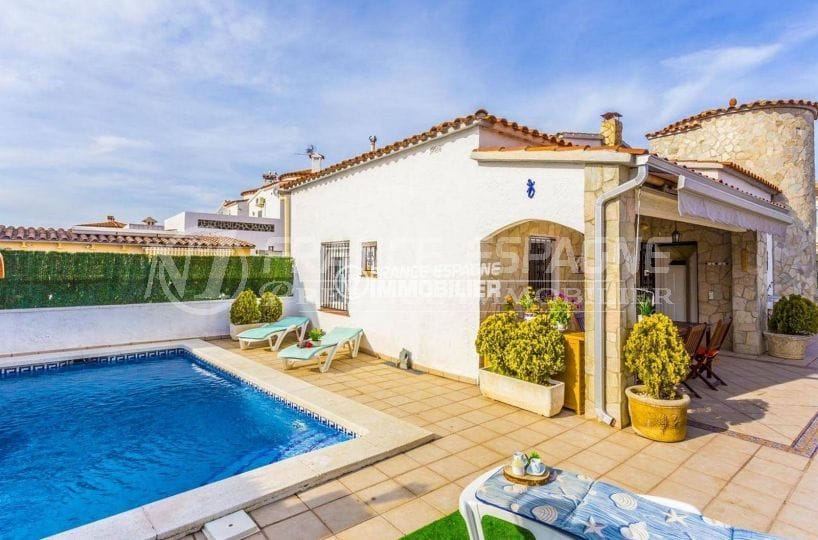 immobilier empuriabrava: villa ref.3832, piscine 7 m x 4 m dans le jardin de 211 m²