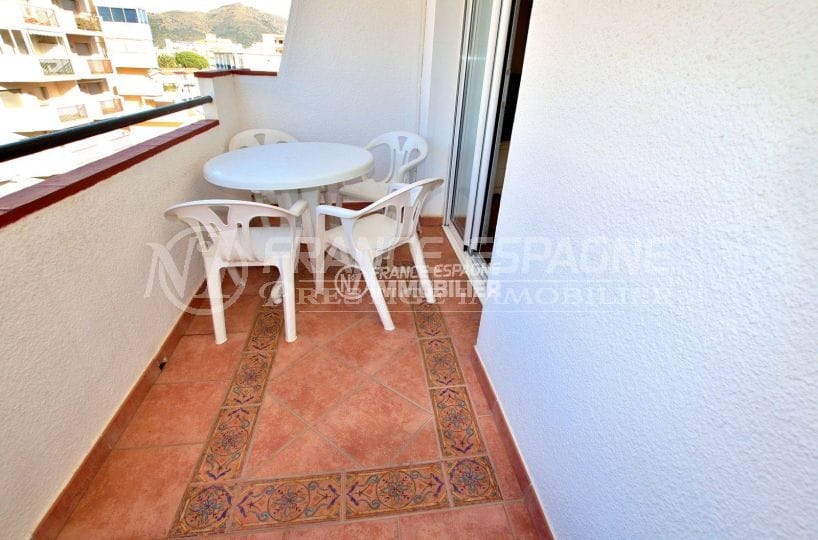 immo roses: appartement ref.3810, parking privé, plages à 300 m et commerces à 50 m