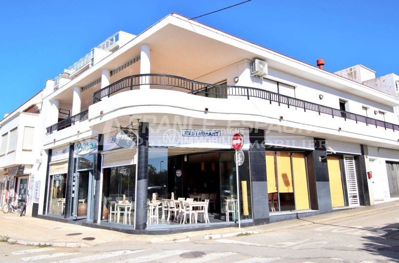 agence immo center: bar estaurant ref.3816, en face du port de roses