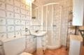 agence immobilière empuriabrava: villa ref.3822, cabine douche et toilettes dans la salle d'eau