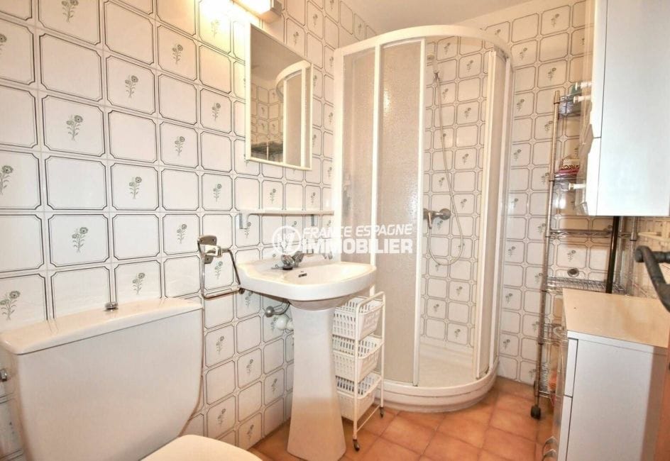 agence immobilière empuriabrava: villa ref.3822, cabine douche et toilettes dans la salle d'eau