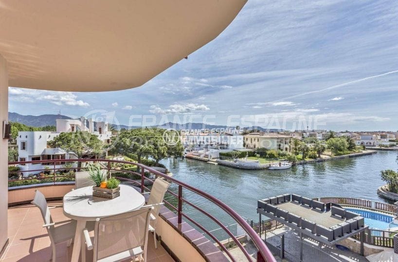 immobilier ampuriabrava: superbe appartement ref.3829, vue canal, piscine privée